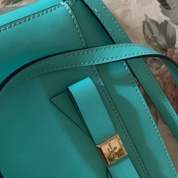 KATE SPADE TIFFANY BLUE CROSSBODY WITH BOW LIKE NEW NO CALLOUTS - Picture 6 of 11